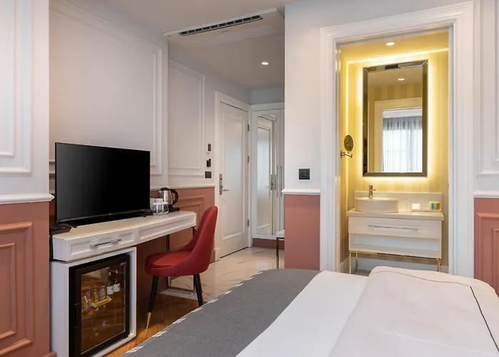 Motif Hotel