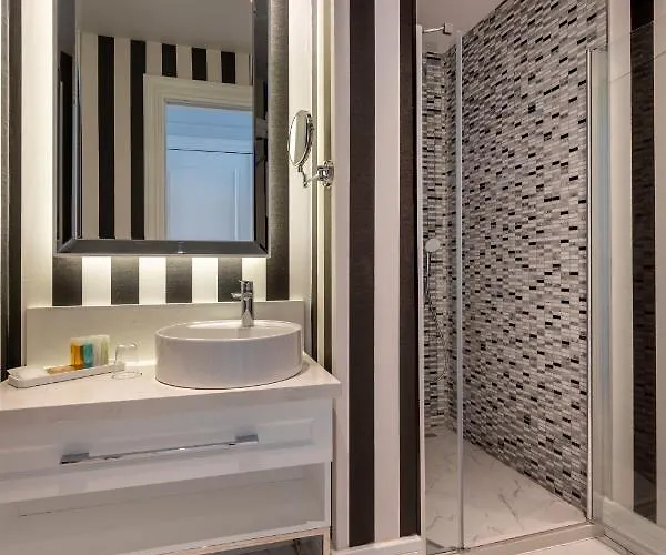 Motif Hotel