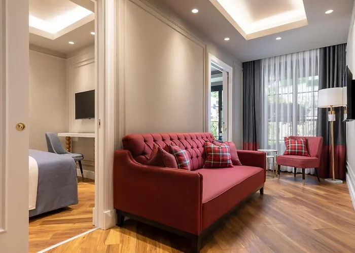 Motif Hotel *