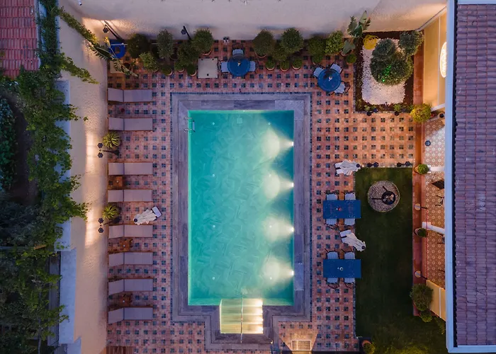 Motif Hotel